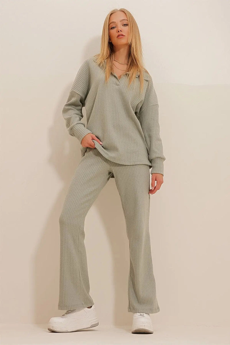 Lounge Set - Lange Mouwen - Uitlopende Broek - Tweedelige Set - Dames Loungewear-Boetiek Moda