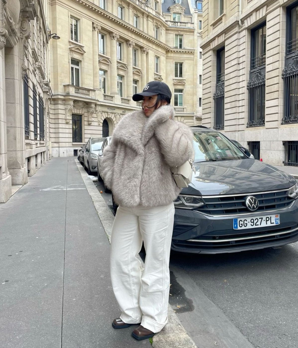 Nepbontjas - Korte oversized donzige bontjas voor dames-Boetiek Moda