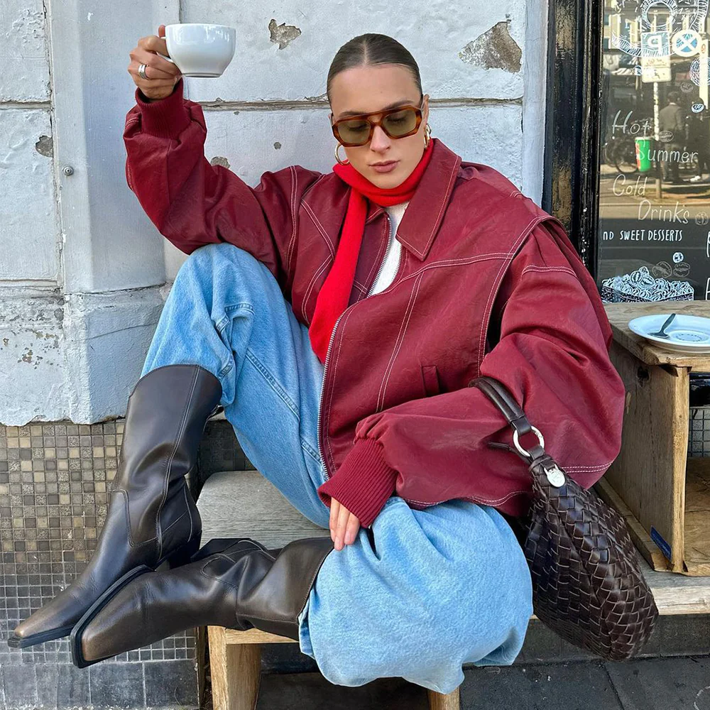 Oversized Bomberjack - Rood bomberjack van imitatieleer voor dames-Boetiek Moda