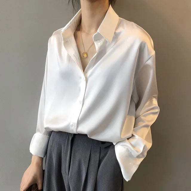 Satijnen blouse | Lange Mouwen | Los model | Knoopsluiting | Vrouwenhemden-Boetiek Moda
