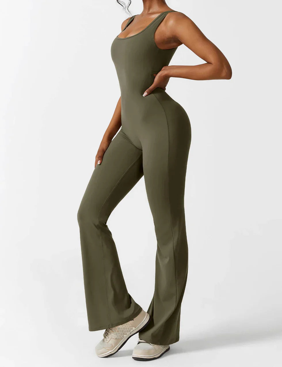Trainings jumpsuit - Mouwloos uitlopende jumpsuit met Scrunch bips voor dames-Boetiek Moda