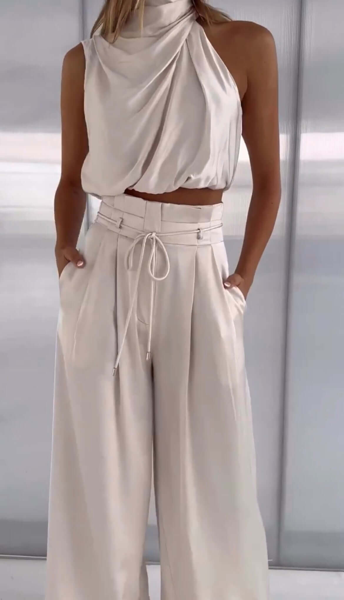 Tweedelige set - Mouwloze satijnen broek en top voor dames-Boetiek Moda