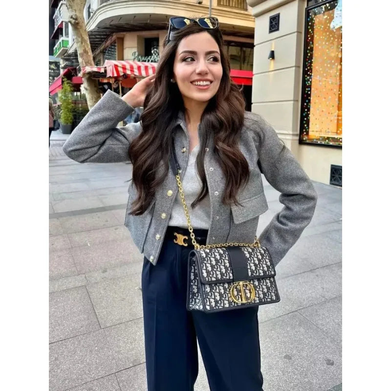 Utility Jacket - Kort damesjasje met kraag en knopen-Boetiek Moda