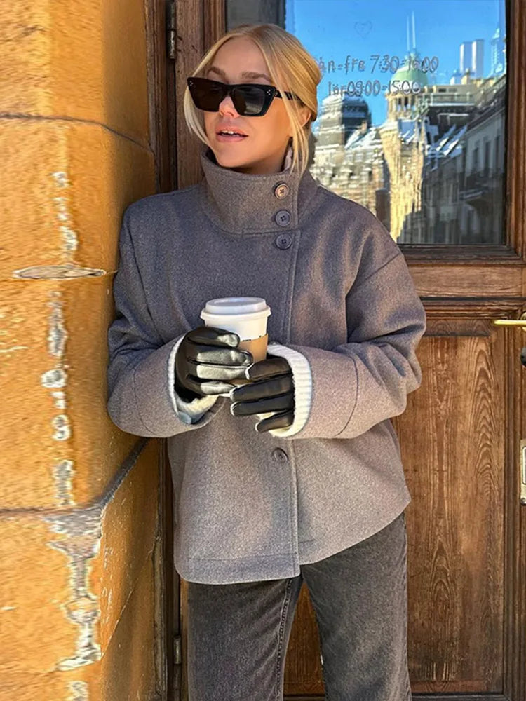 Wintertrenchcoat - Korte wollen trenchcoat met hoge kraag voor dames-Boetiek Moda