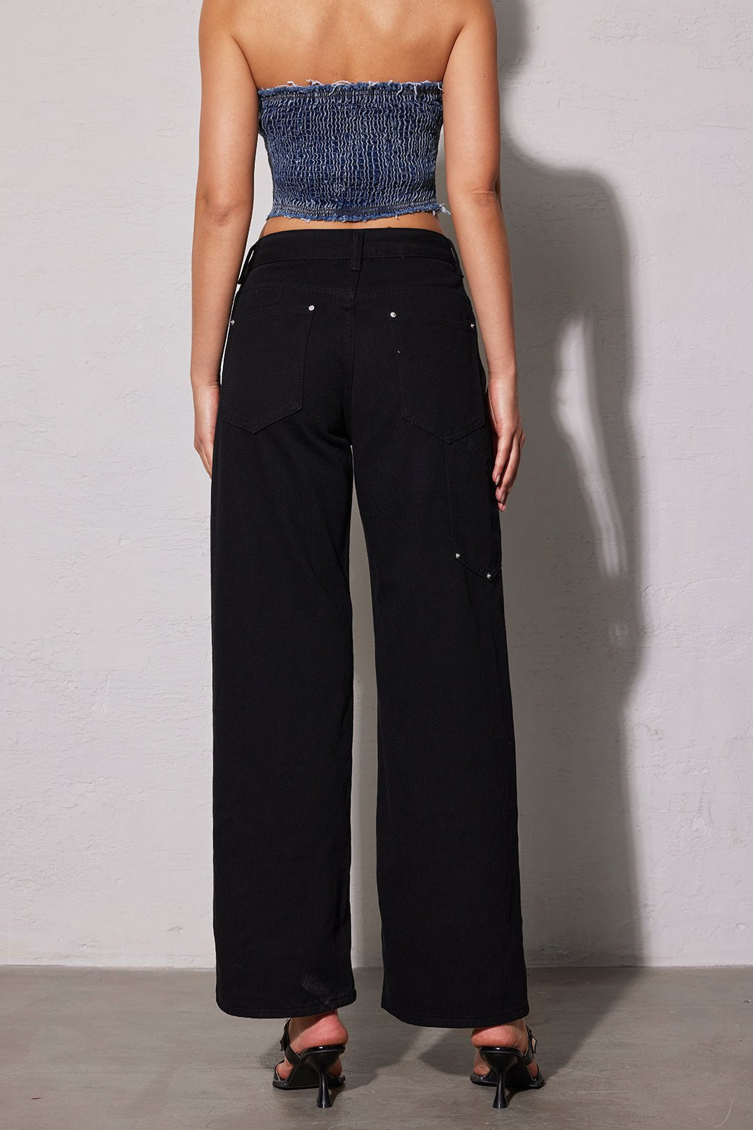 Zwarte jeans - Hoge taille - Klinknageldetails - Wijde pijpen - Wijde jeans voor dames-Boetiek Moda